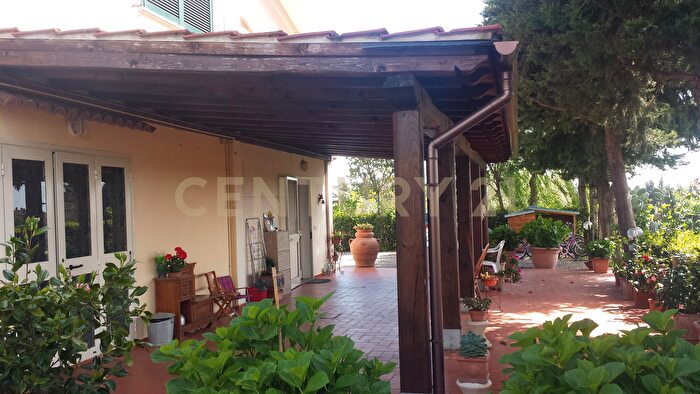 Casa con 10 locali in vendita in Strada Pedemontana Snc, Capalbio