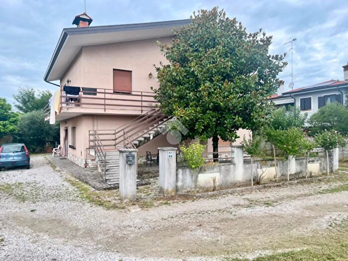 Casa con 7 locali in vendita in Via Rebez, San Canzian DIsonzo