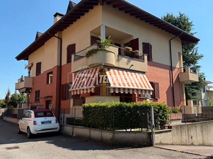 Appartamento trilocale in vendita in Via San Pietro F, Busto Garolfo