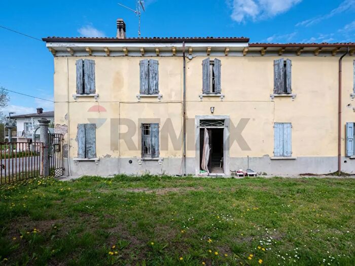 Casa con 6 locali in vendita in Via Guglielmo Marconi, Gazzuolo
