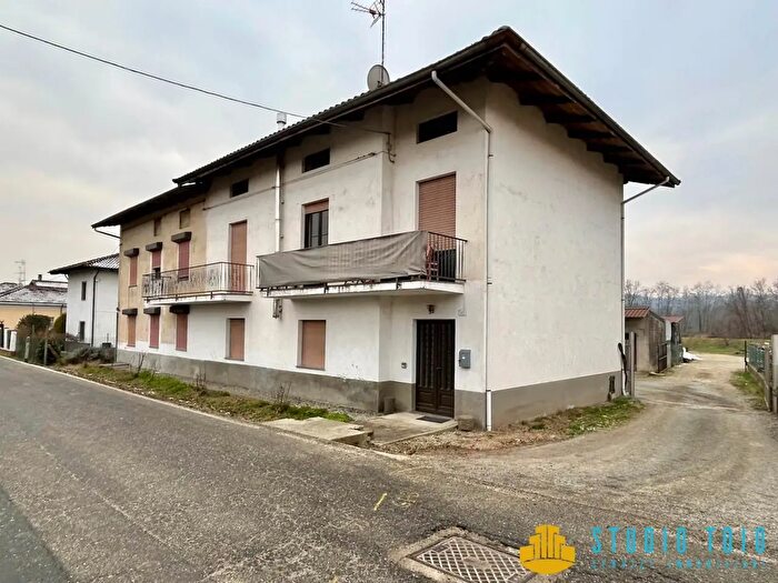 Casa con 12 locali in vendita in Salussola