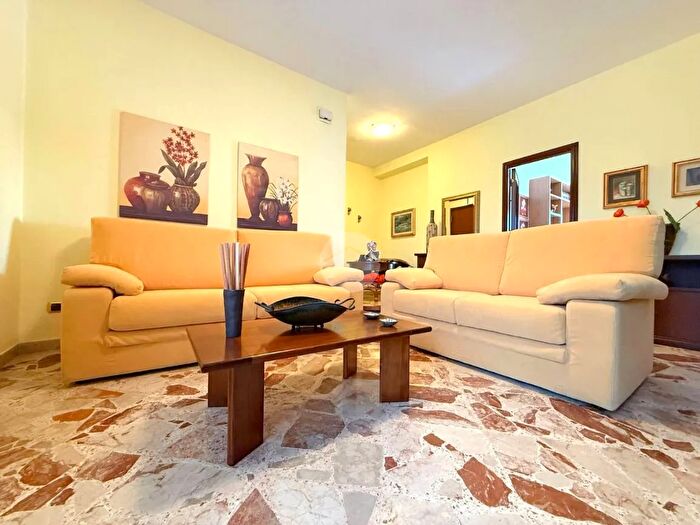 Appartamento con 5 locali in vendita in Viale Regione Siciliana, Palermo