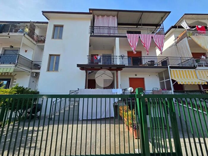 Appartamento quadrilocale in vendita in Via Ruggero Pucci, Tortora