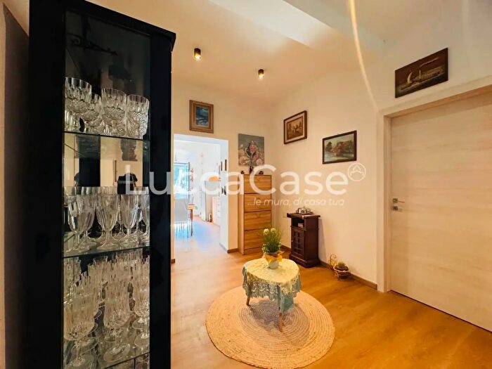 Appartamento trilocale in vendita in Lucca