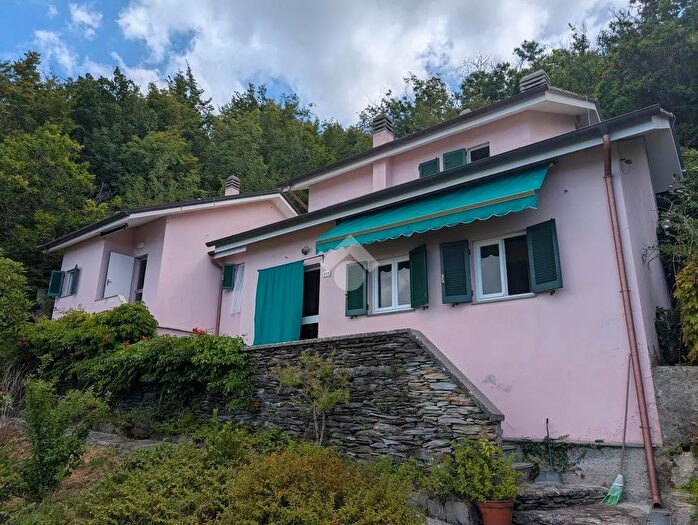 Casa con 8 locali in vendita in Via Monte San Giacomo, Cogorno