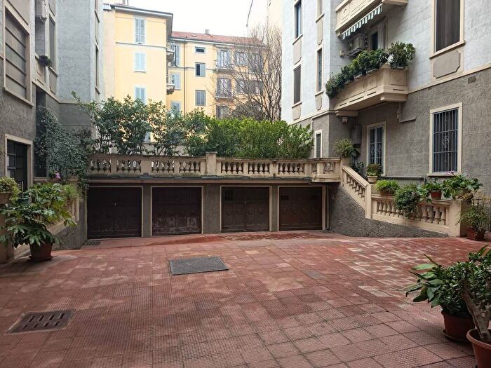 Appartamento trilocale in affitto in Via Giulio Uberti, Indipendenza, Milano