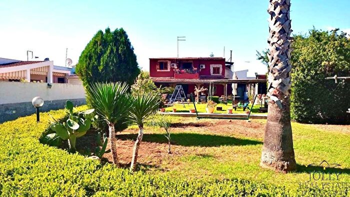 Casa con 8 locali in vendita in Via Isole delle Molucche, Siracusa