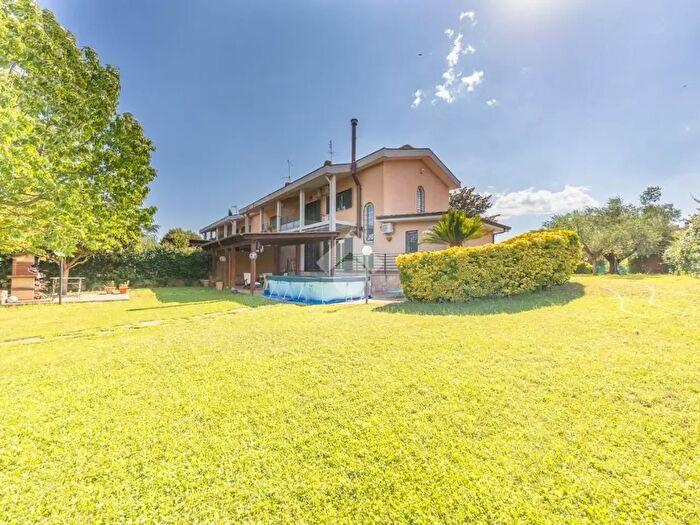 Casa con 6 locali in vendita in Via di Casal Boccone, Roma