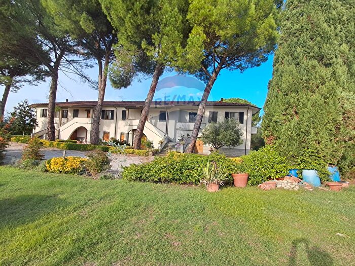 Casa con 18 locali in vendita in Via Senese Romana, Empoli
