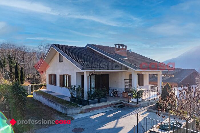 Casa con 5 locali in vendita in Via Canova, Villar Perosa