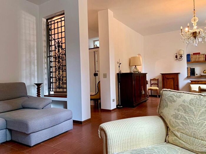 Appartamento con 6 locali in affitto in Via Brunetto Latini, Le Cure, Firenze
