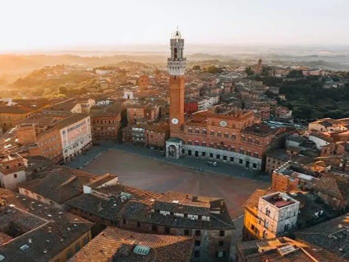 Appartamento con 5 locali in vendita in Logge del Papa, Siena