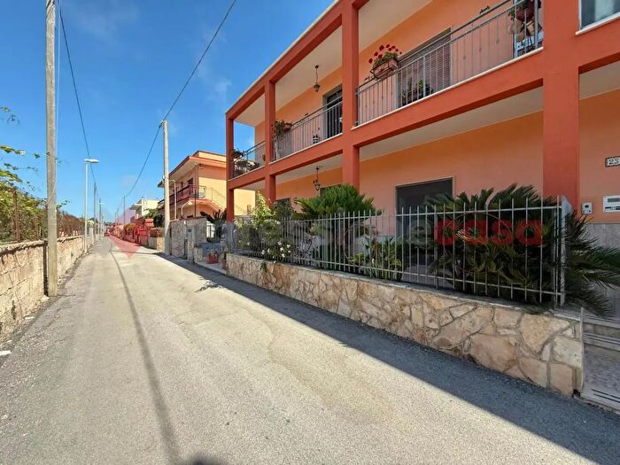 Appartamento quadrilocale in vendita in Via Rose, Taranto