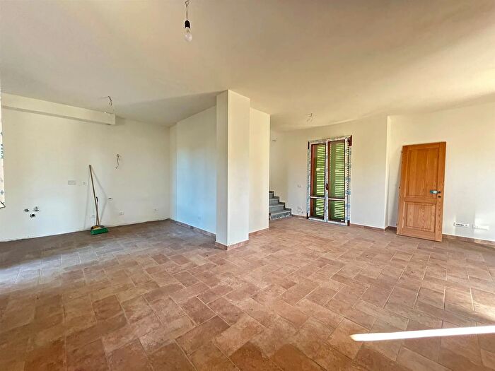 Casa con 6 locali in vendita in Campi Bisenzio, Campi Bisenzio