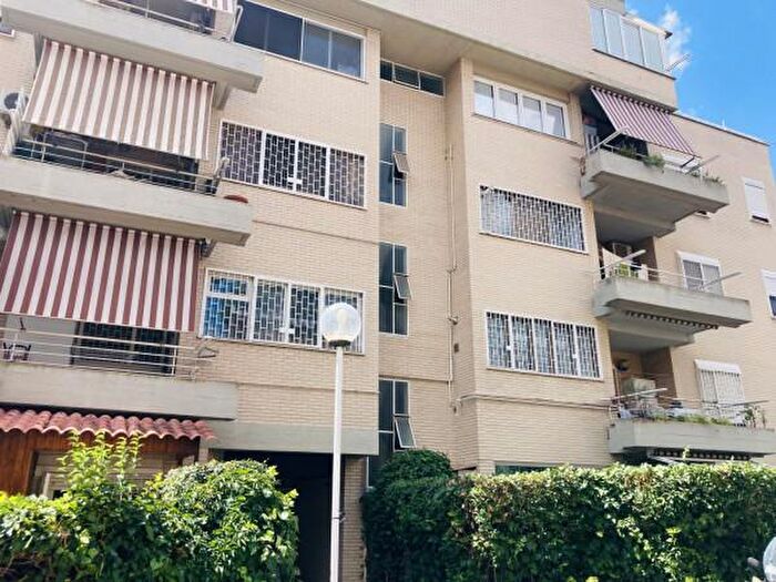 Appartamento quadrilocale in vendita in Via Poggio Verde, Roma