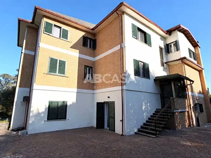 Appartamento trilocale in vendita in Via Ponte della Regina, Velletri