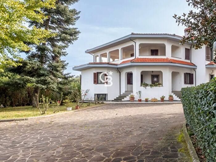 Casa con 9 locali in vendita in Strada Teverina, Viterbo