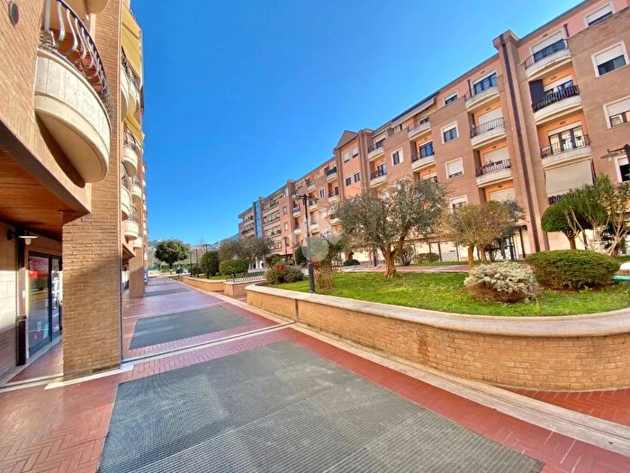 Appartamento trilocale in vendita in Via Gabriele dAnnunzio, Assisi