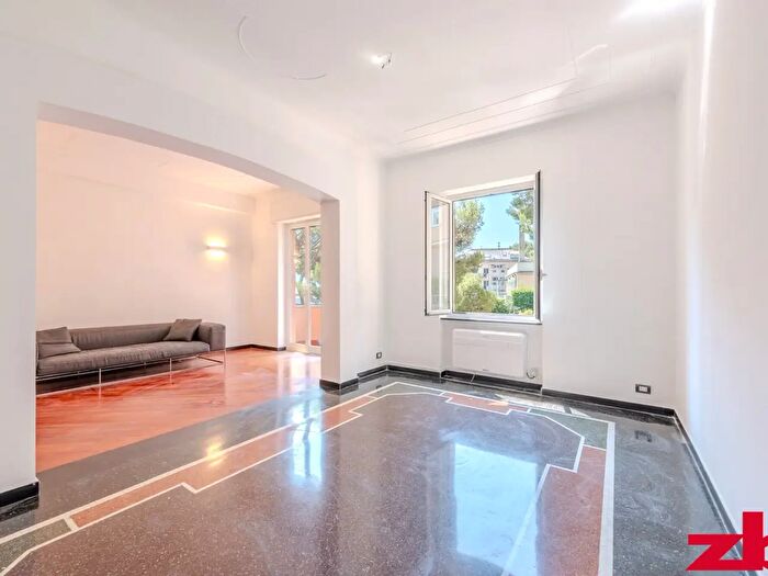 Appartamento trilocale in affitto in Via Giovanni Bovio, Genova
