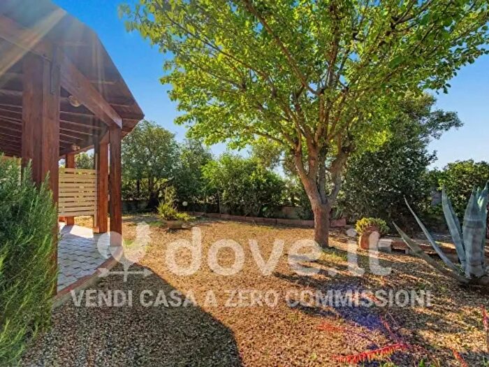 Casa quadrilocale in vendita in Via Carlo Forte, San Teodoro