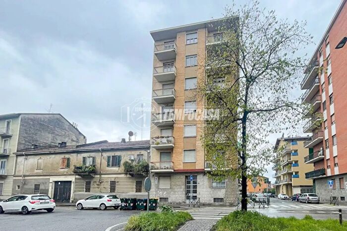 Appartamento trilocale in vendita in Via Lanzo, Torino