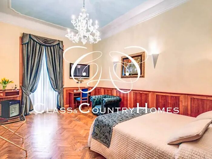 Appartamento con 6 locali in vendita in Via Camillo Benso di Cavour, Roma