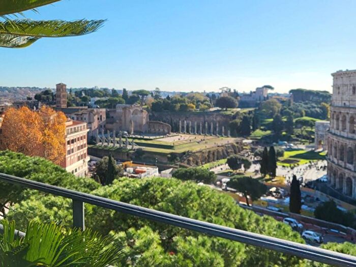 Appartamento con 6 locali in affitto in Piazza del Colosseo, Colosseo Fori Imperiali, Roma