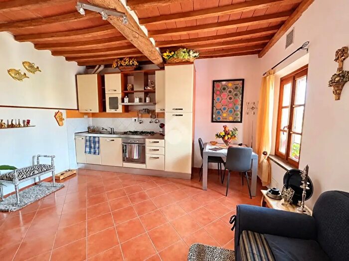 Appartamento trilocale in vendita in Via dell'Arancio, Cascina