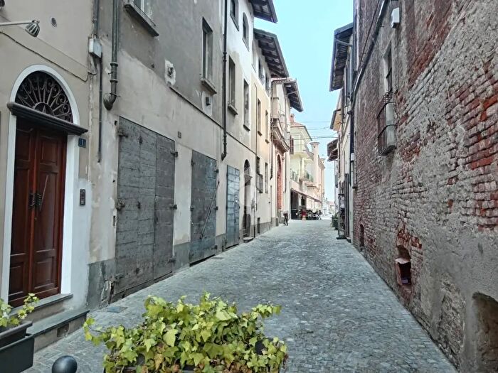 Casa con 10 locali in vendita in Via Oggero Bessone, Vigone
