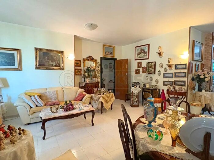 Appartamento con 5 locali in vendita in Via De Sanctis, Marcianise