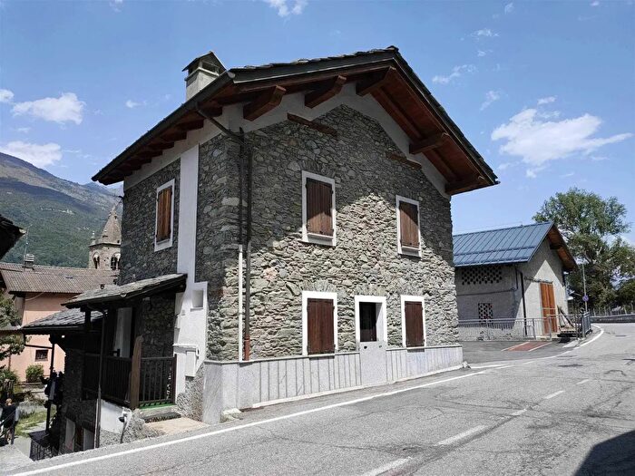 Casa con 6 locali in affitto in Frazione Fagnan, Fenis