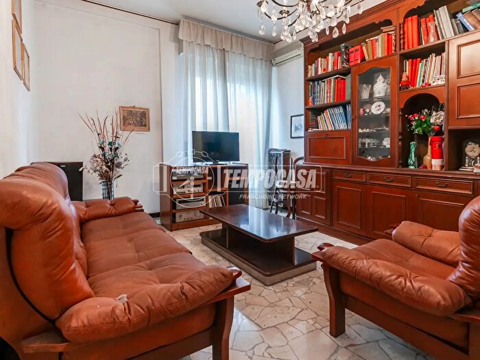 Appartamento trilocale in vendita in Via Caianello, Milano