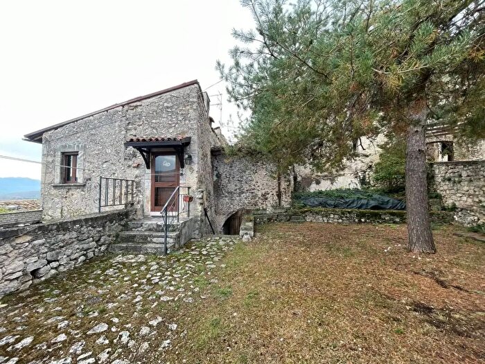 Casa quadrilocale in vendita in Via Porta San Pelino Snc, Navelli
