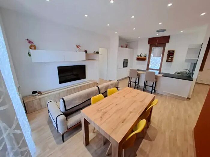 Appartamento quadrilocale in vendita in Via Pratobello, Lipomo