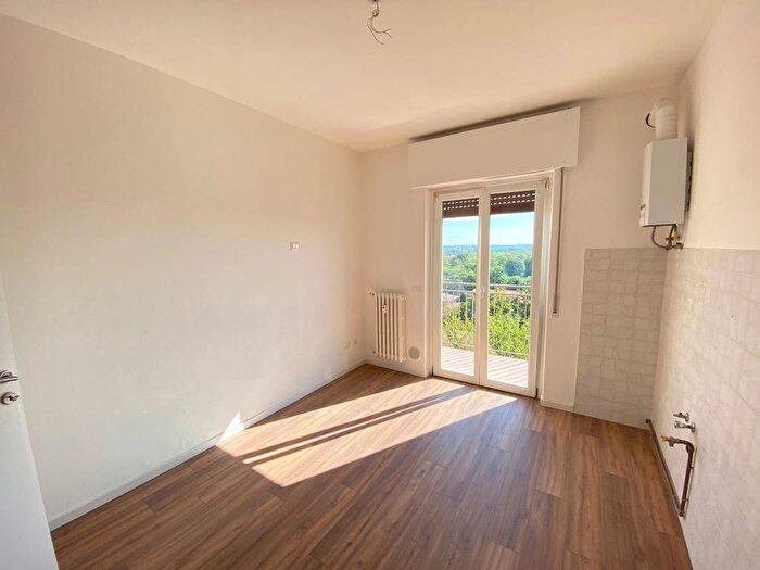 Appartamento bilocale in affitto in Vicolo Amabile, Centro, Gazzada Schianno