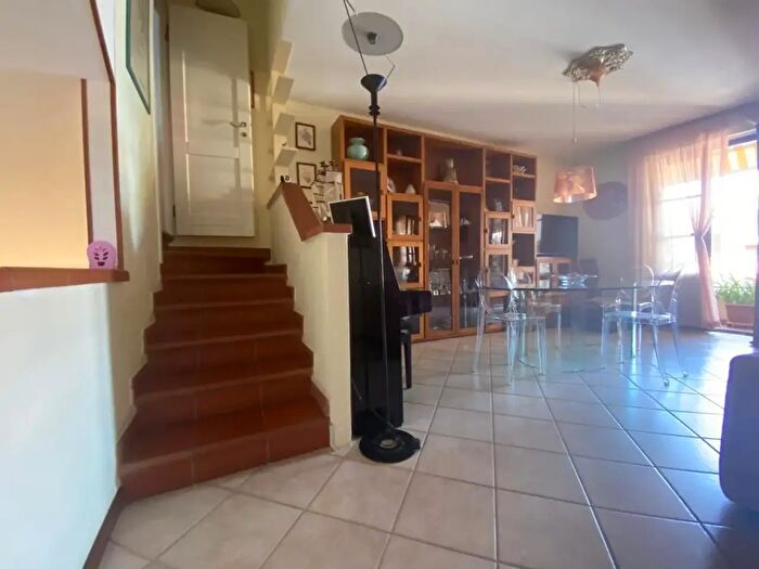 Casa con 6 locali in vendita in Viareggio