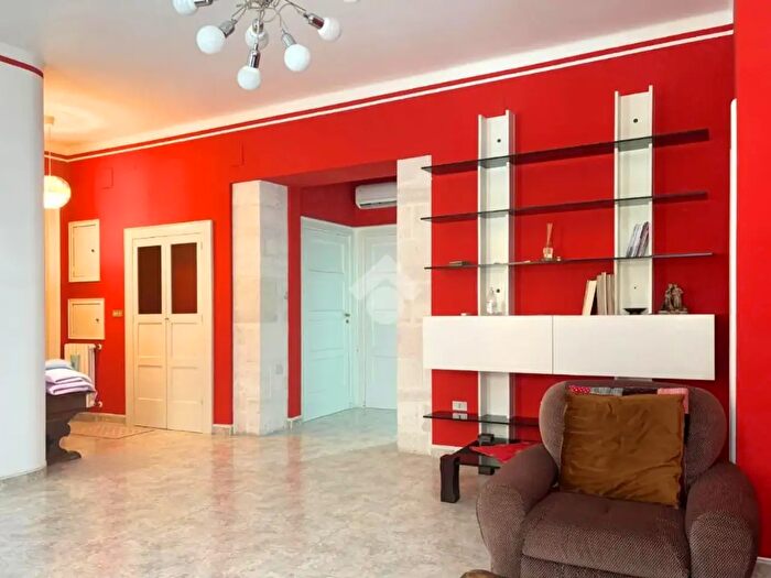 Appartamento trilocale in affitto in Via G Pascoli, Putignano