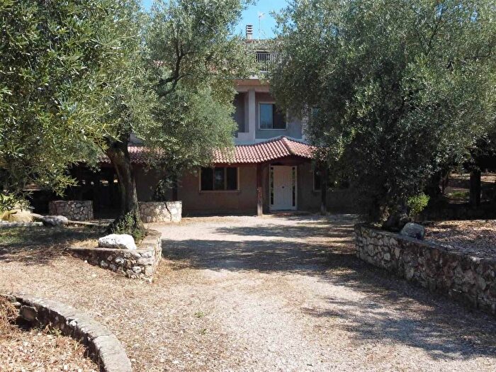 Casa con 6 locali in vendita in Via Mergataro, Formia