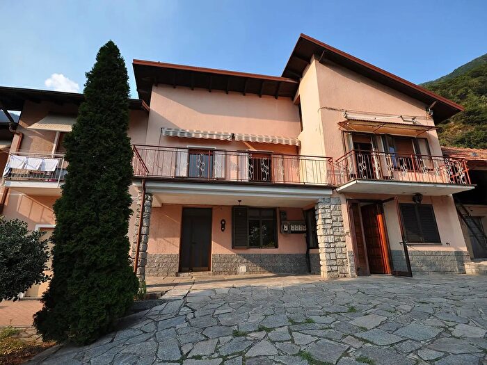 Casa quadrilocale in vendita in Mergozzo