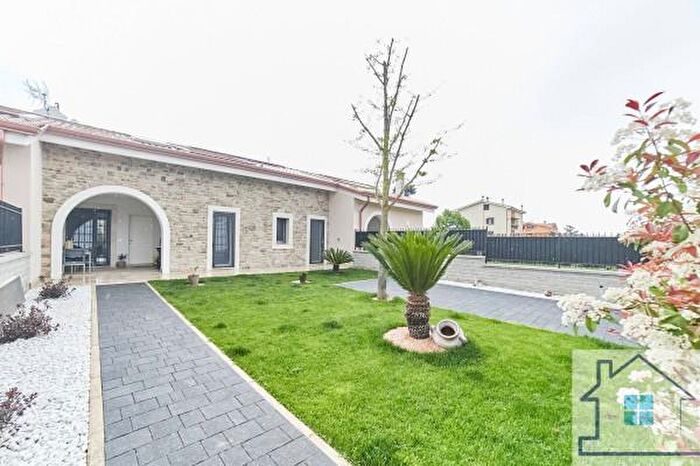 Casa con 6 locali in vendita in Via Pian Quintino, Colonna