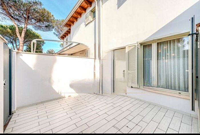 Appartamento trilocale in affitto in Via Alessandro Stradella, Infernetto, Roma