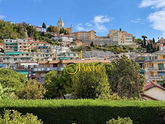 Casa bilocale in vendita in Vicolo Frantoi Canai, Sanremo