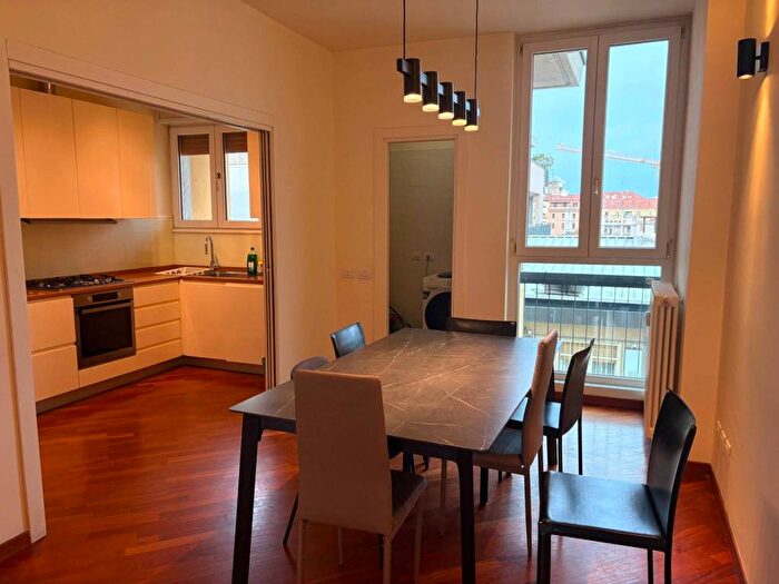 Appartamento con 5 locali in affitto in Via Giuseppe Longhi, Porta Vittoria, Milano