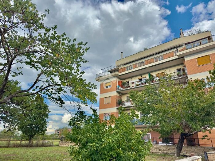 Appartamento trilocale in vendita in Via Andrea del Verrocchio, Roma