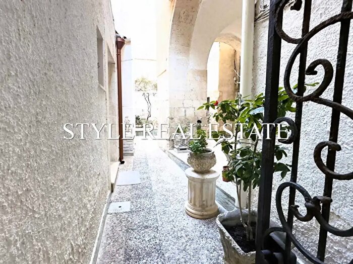 Casa con 10 locali in vendita in Siracusa