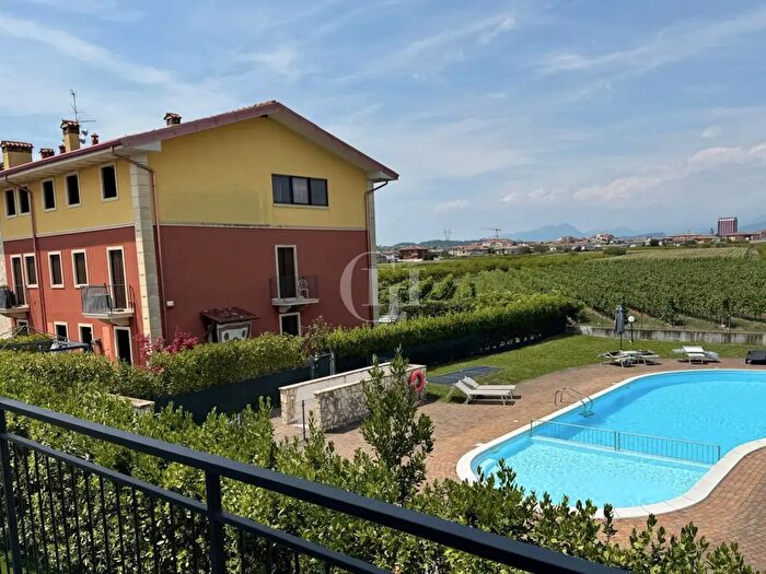Appartamento trilocale in vendita in Bussolengo