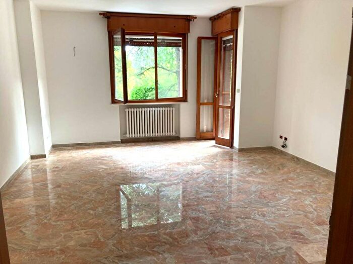 Appartamento con 5 locali in affitto in Viale Novembre, Via Modena, Ferrara