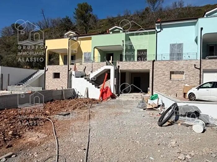 Casa con 5 locali in vendita in Villanova DAlbenga