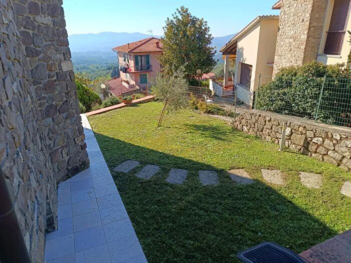 Casa con 7 locali in vendita in Via Achille Grandi, Reggello