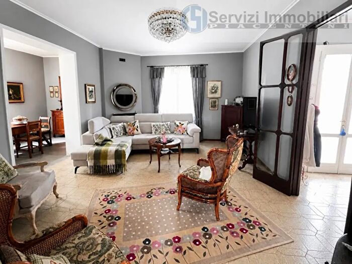 Casa quadrilocale in vendita in Rivergaro